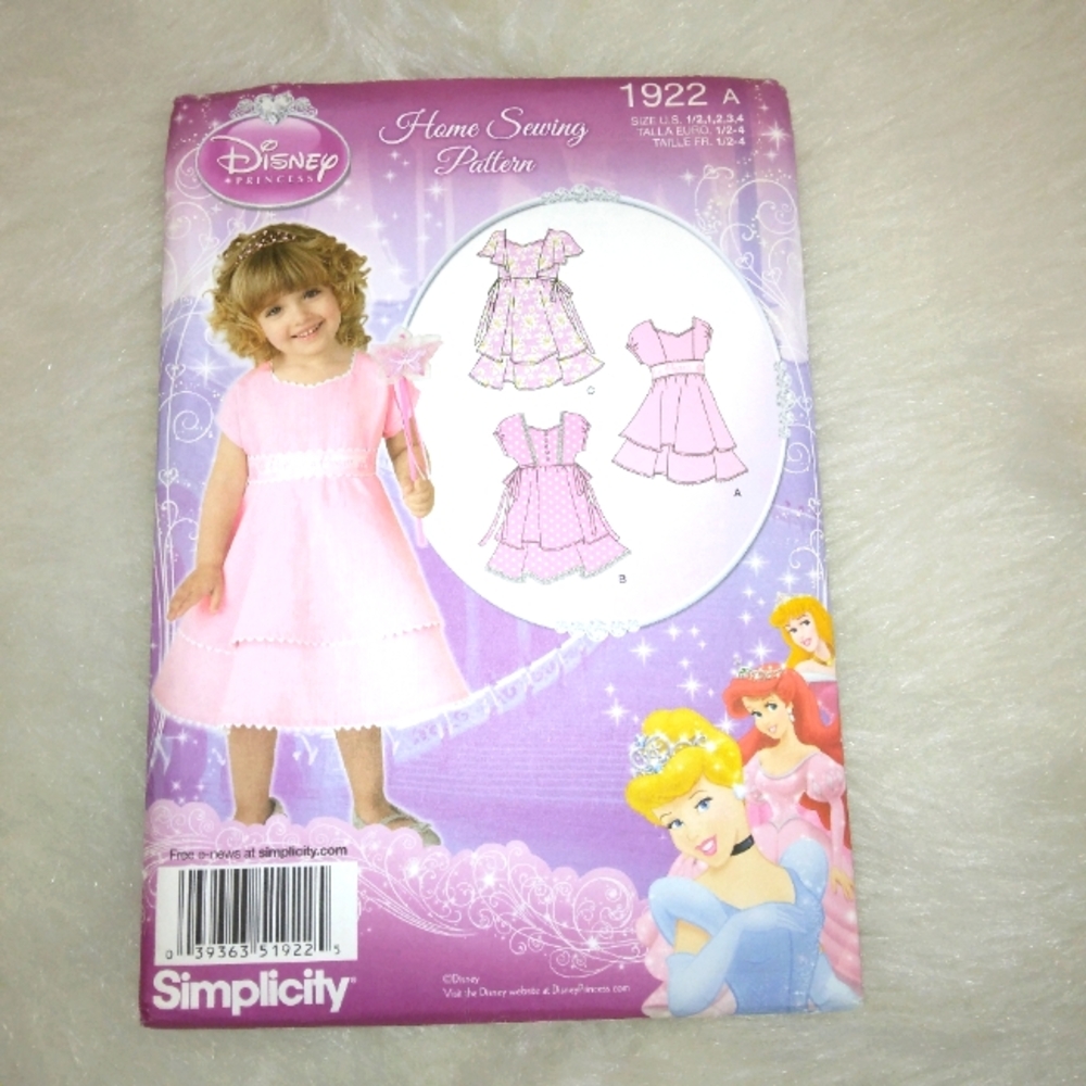 SIMPLICITY 1922 Sz .5-1-2-3-4 Disney Princess Little girl dress